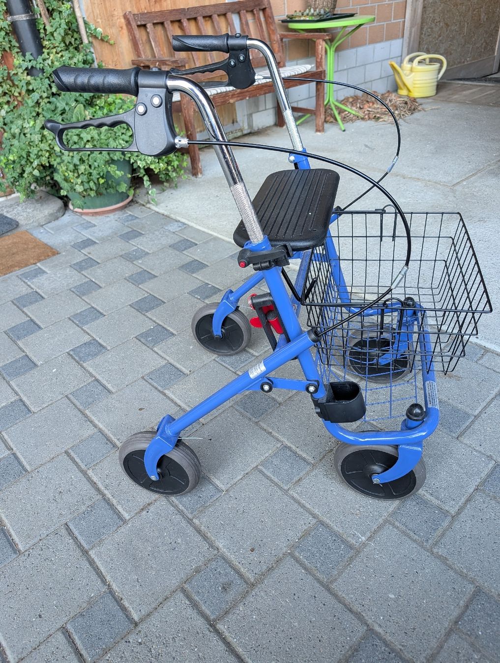 Ausili per la deambulazione: Rollator Blau Neuwertig nie gebraucht – Usato da Dieterswil venduto da Biduscum