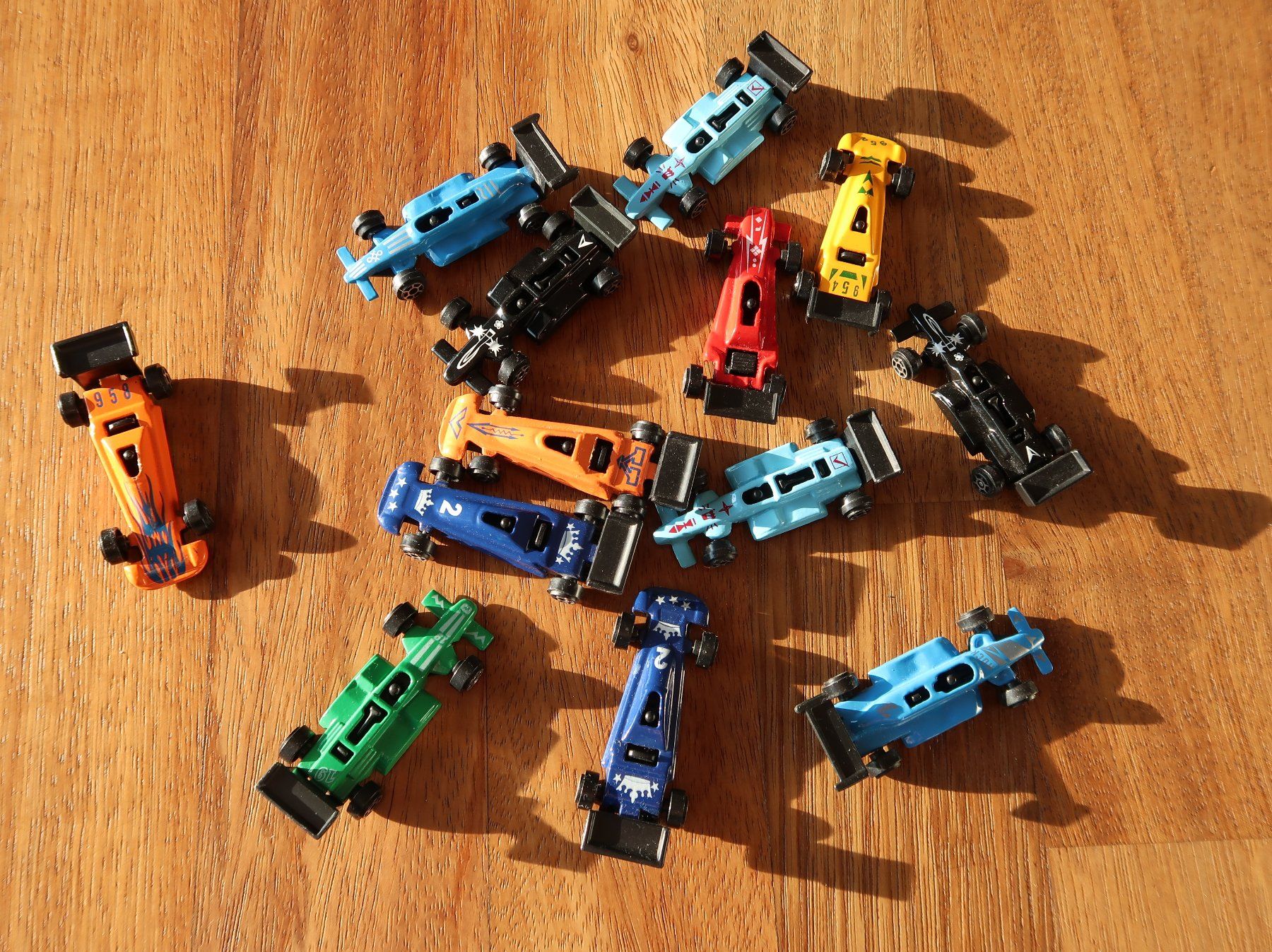 Jouets: Spielzeugauto "Rennauto", diverse – D'occasion à Wangen ZH par Baltis01