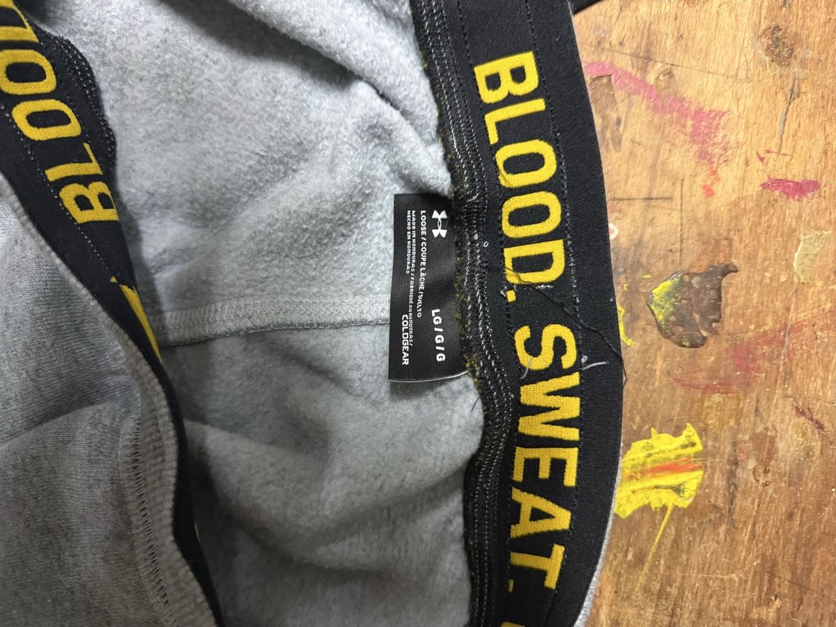 Under Armour Pantaloni: Under Armour Project Rock Jogginghose, Grau, Grösse L – Usato da Horgen venduto da Schuehorg