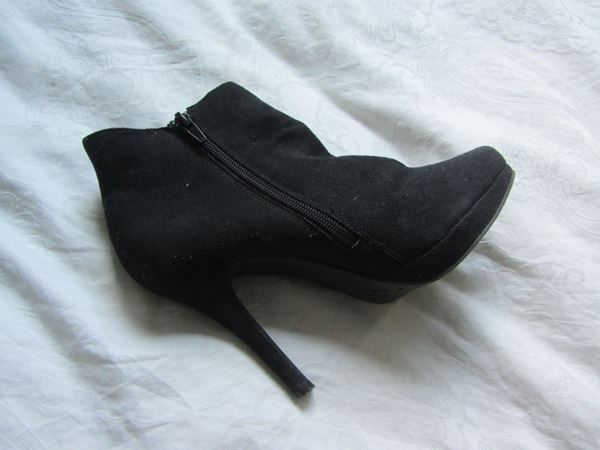 Graceland Damenschuhe: Schwarze Wildleder Ankle Boots - 37 – Gebraucht aus Zürich von Diazaio 1