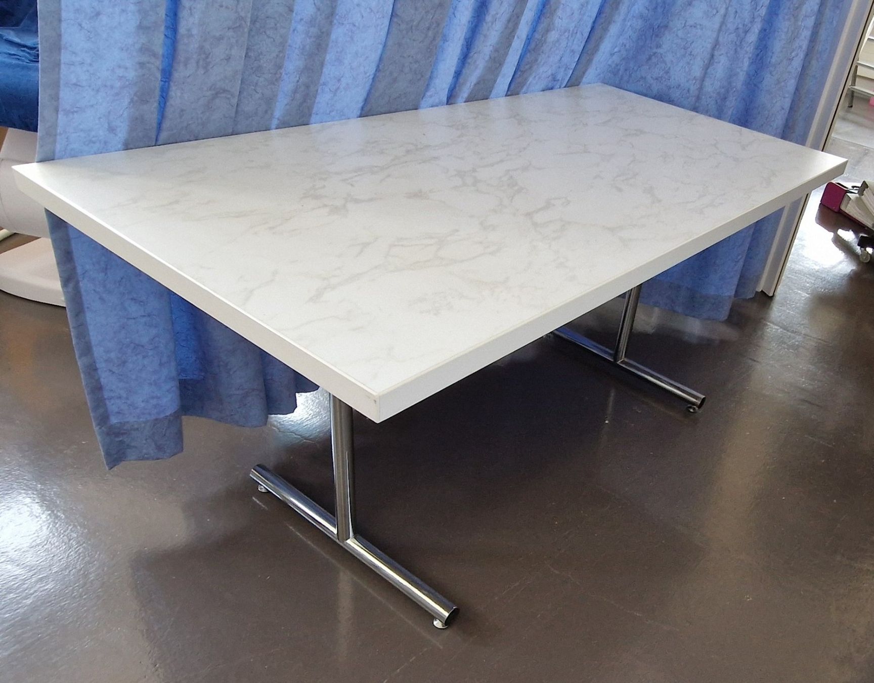 Tische: Tisch Weiss beschichtet robust – Gebraucht aus Niederbipp von Trude04
