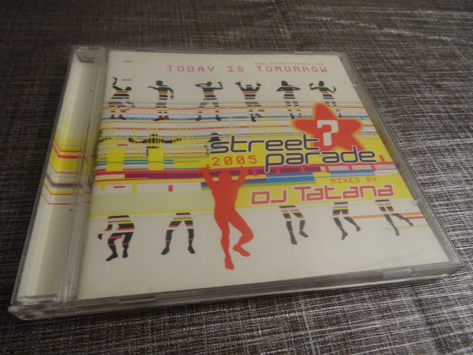 CD: Street Parade 2005 CD DJ Tatana Compilation CD – Usato da Olten venduto da Disc-Ausverkauf