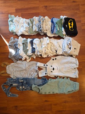 Grosses Babykleider-Paket Grösse 56