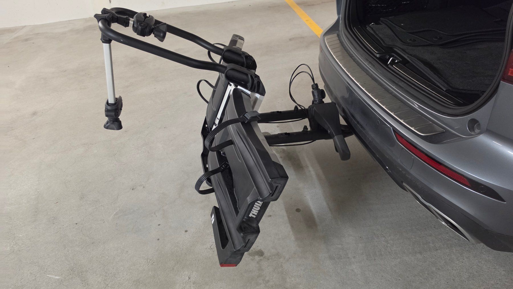 Thule Remorques: Thule EasyFold XT 2 Fahr­rad­trä­ger – D'occasion à Boswil par brunohuber.zh 1