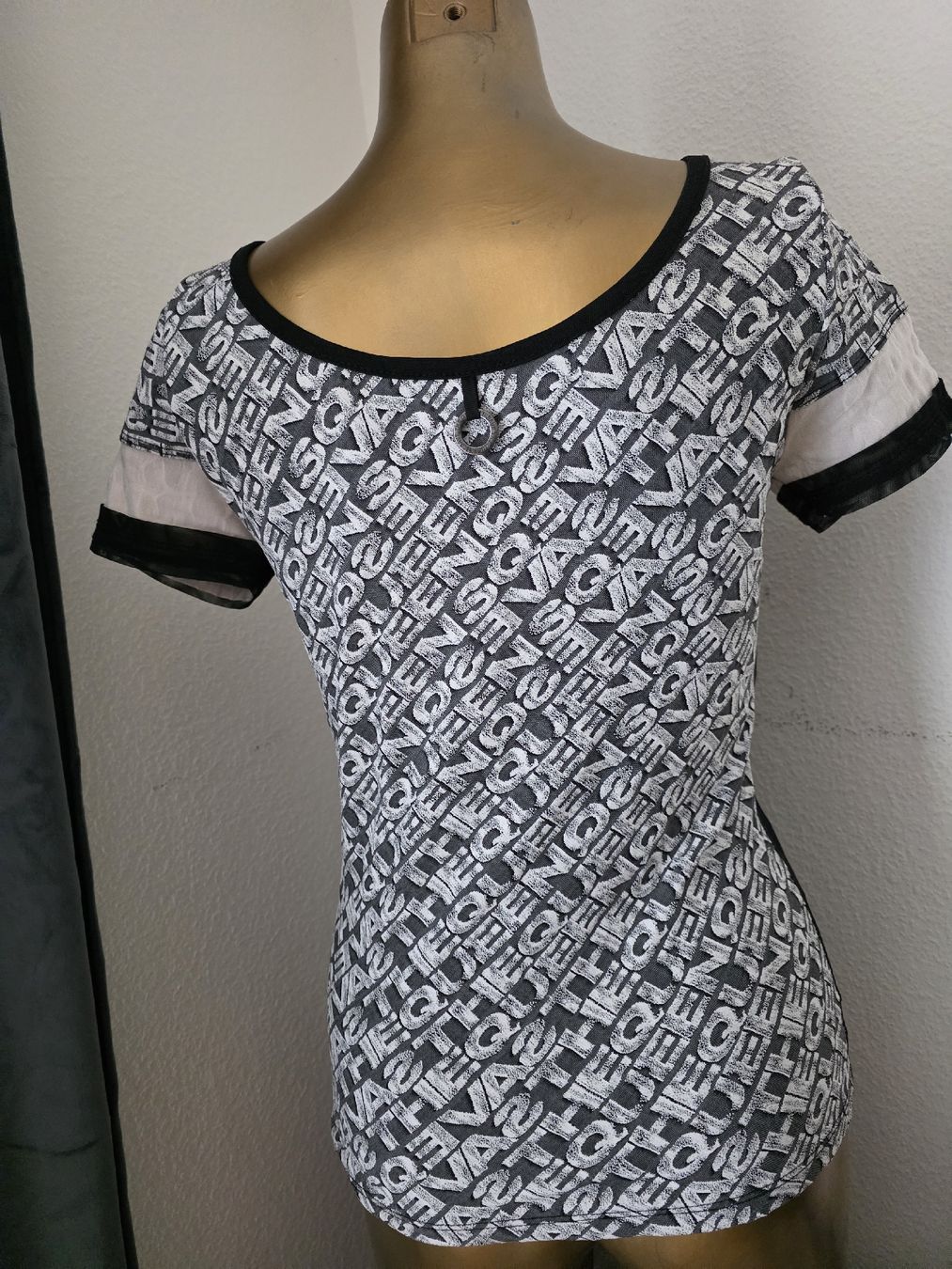 T-shirts: Save the Queen Shirt Damen Grösse S  – D'occasion à Laufenburg par may_r2st 1