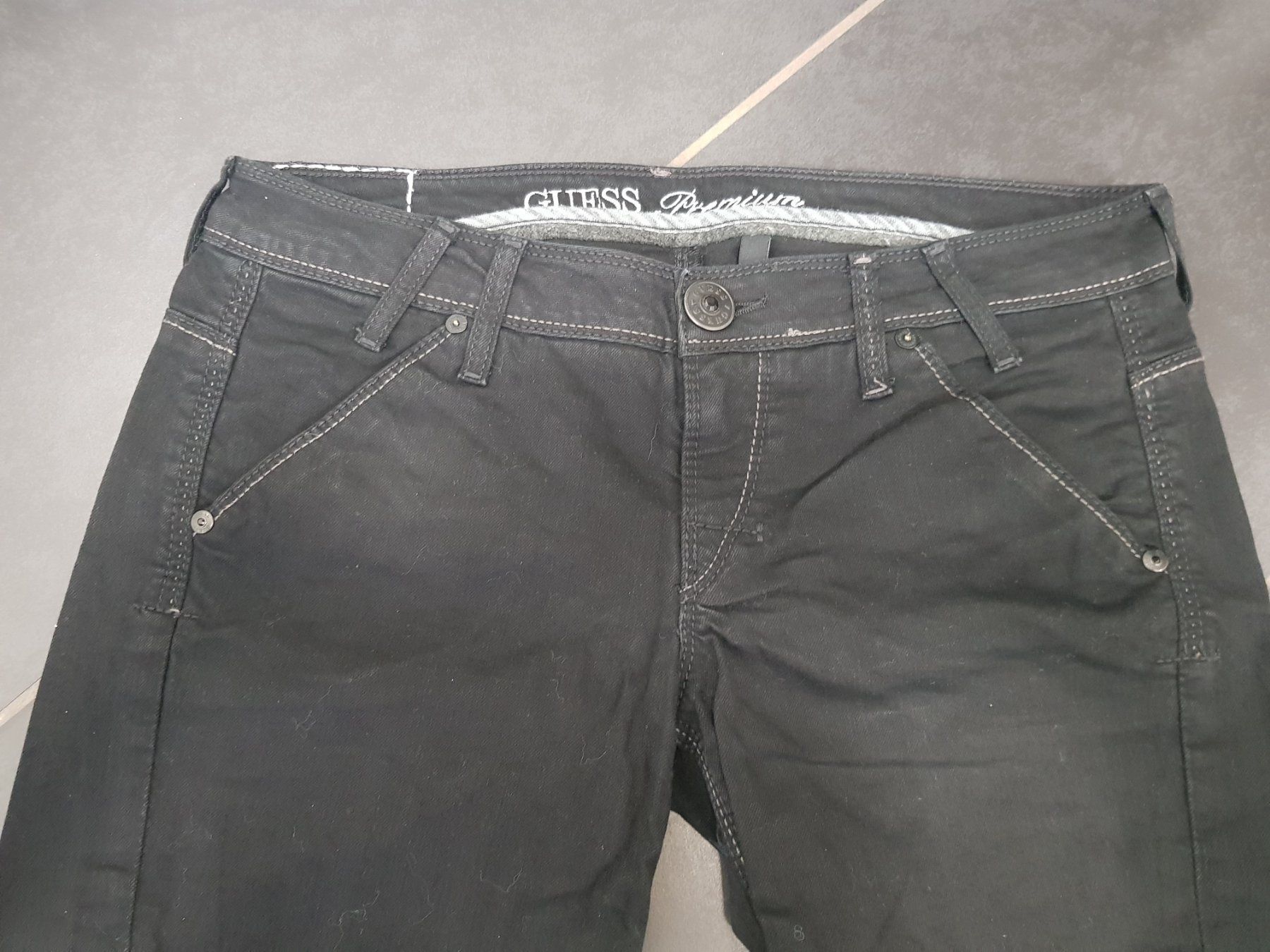 Guess Jeans: Guess Jeans – Usato da Oftringen venduto da bin_2wk8 1