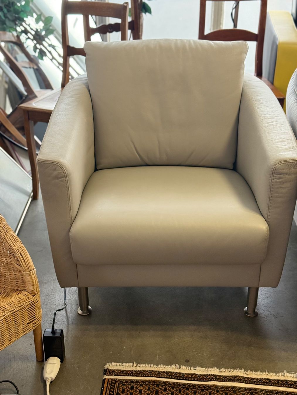 Intertime Fauteuils: Intertime Designer-Sessel – Echtleder, helles grau – D'occasion à Klingnau par Umweltklinik