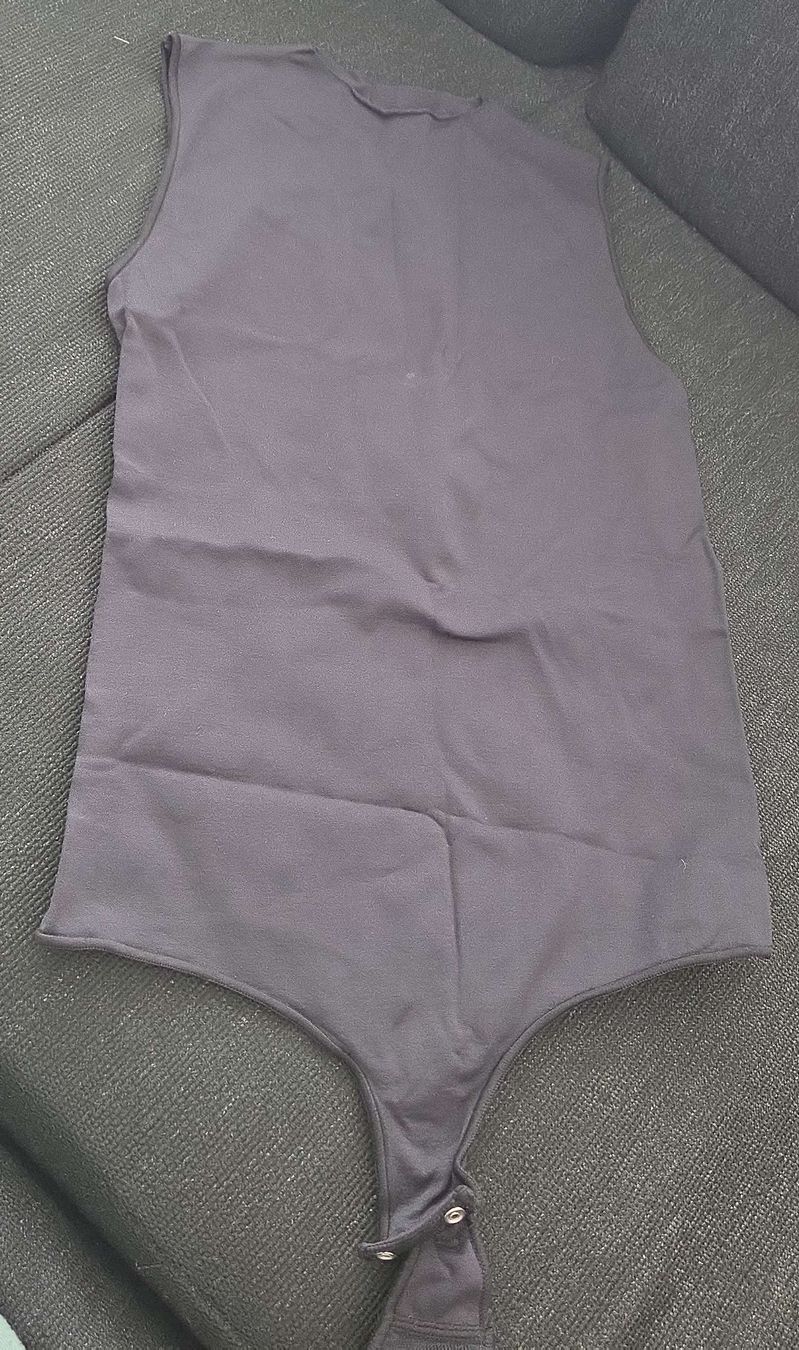 Skims Tops: Skims S-M Body schwarz – Gebraucht aus Selzach von melaniepauli