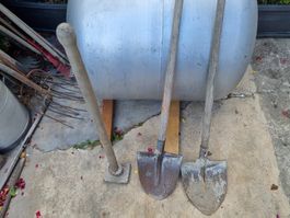 Schaufeln und Stampfer Garten/Bauwerkzeug Konvolut