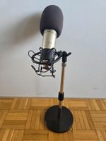 Behringer B-2 Pro Mikrofon mit Spinne und Windschutz