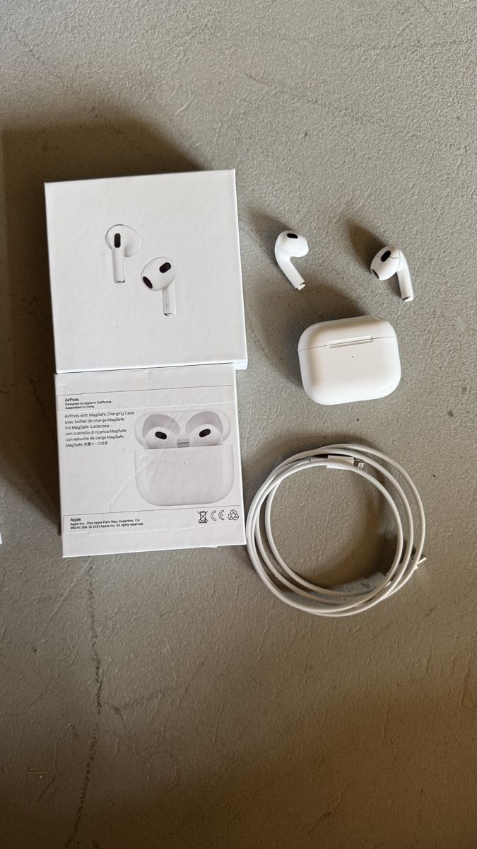 Apple Cuffie: Apple AirPods 3. Generation mit Ladecase gebraucht – Usato da Winterthur venduto da alk_qqv8