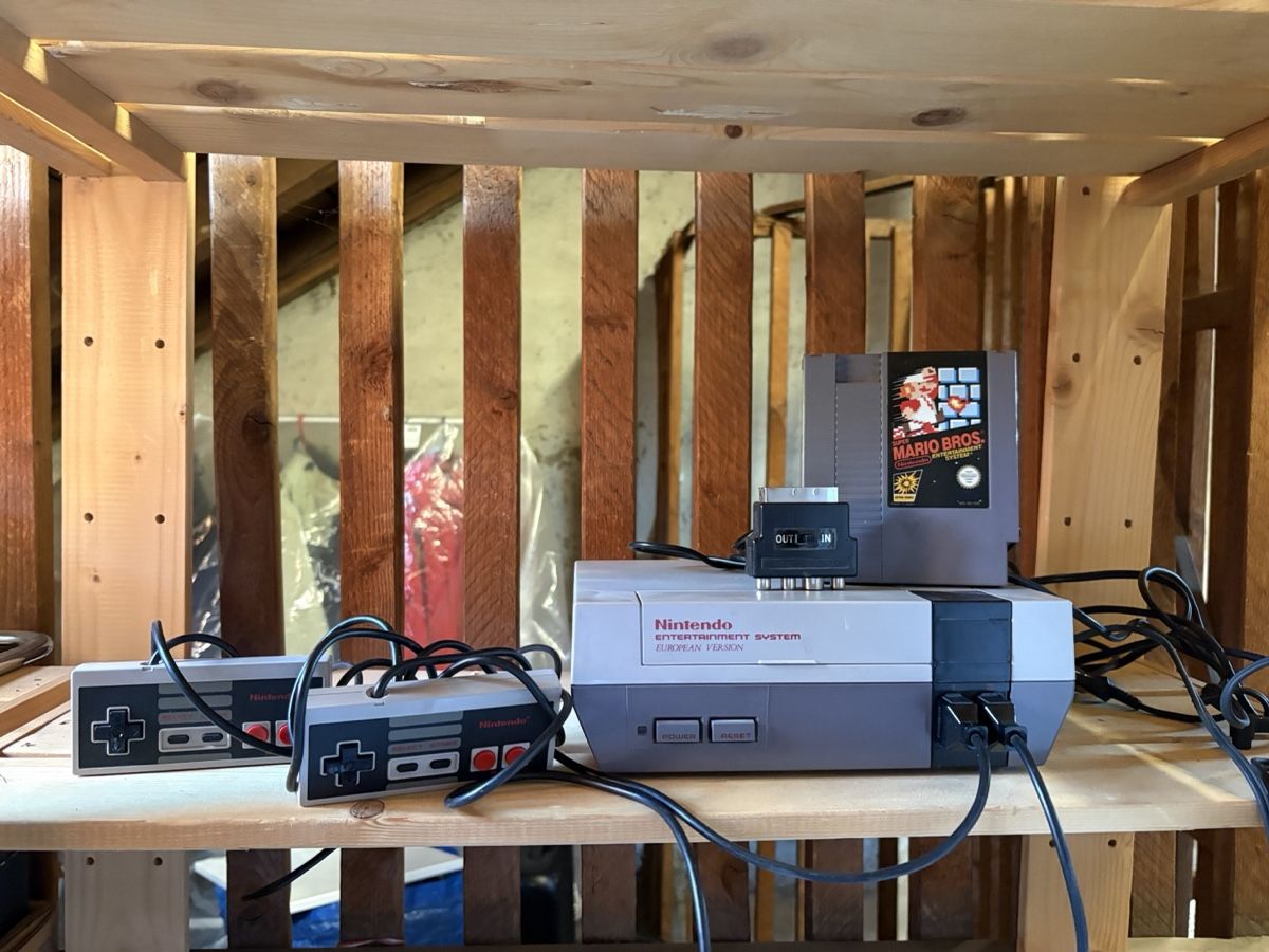 Nintendo Console: Nintendo Entertainment System console acceptable condition – Usato da Zürich venduto da jlevystrasser