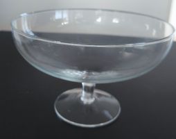 Elegante Glasschale / Dessertschale - vielseitig nutzbar!