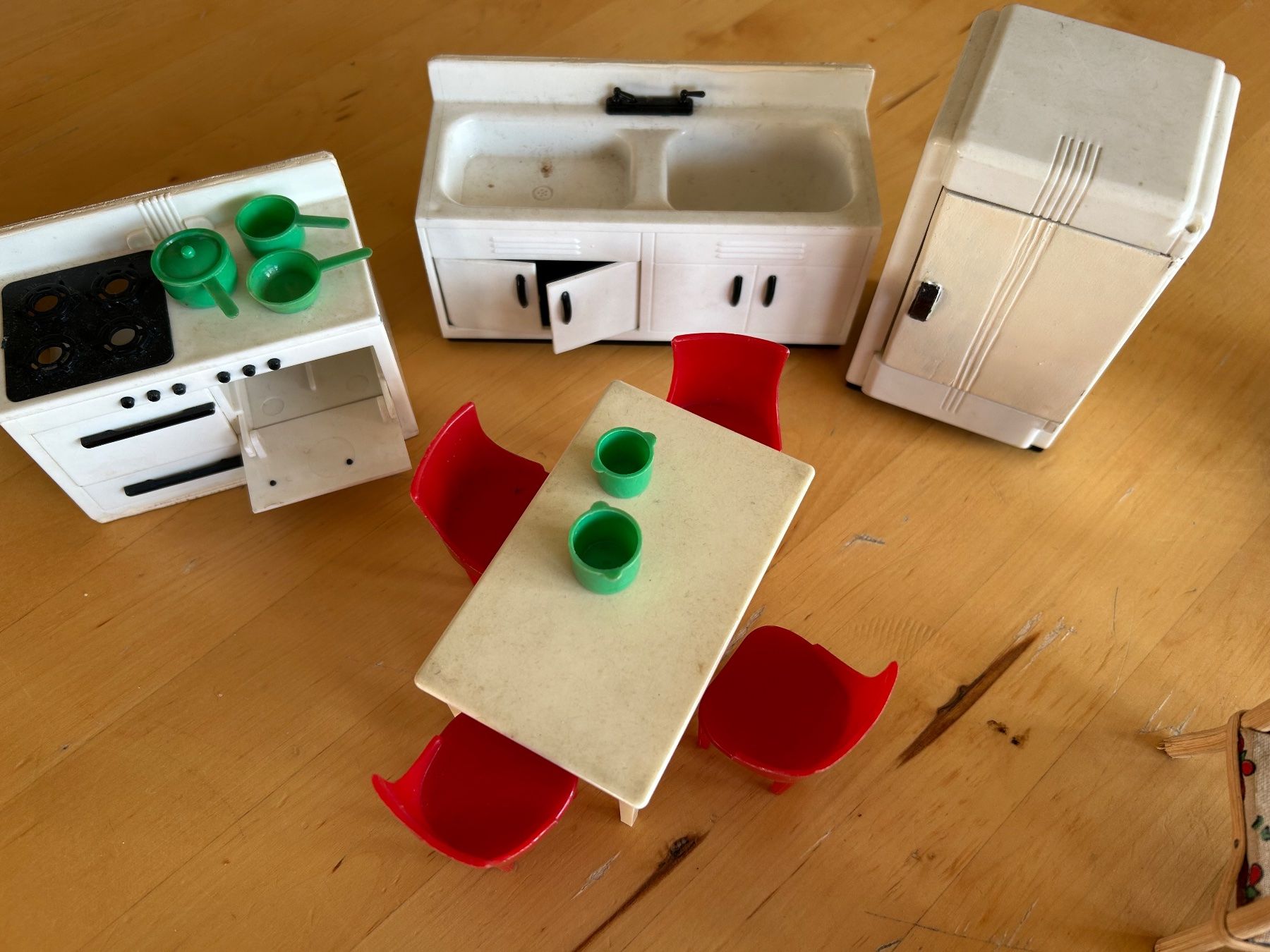 Case e mobili per bambole: Puppenhaus - Möbel von ca 1950 – Usato da burgdorf venduto da baenzlicat 1