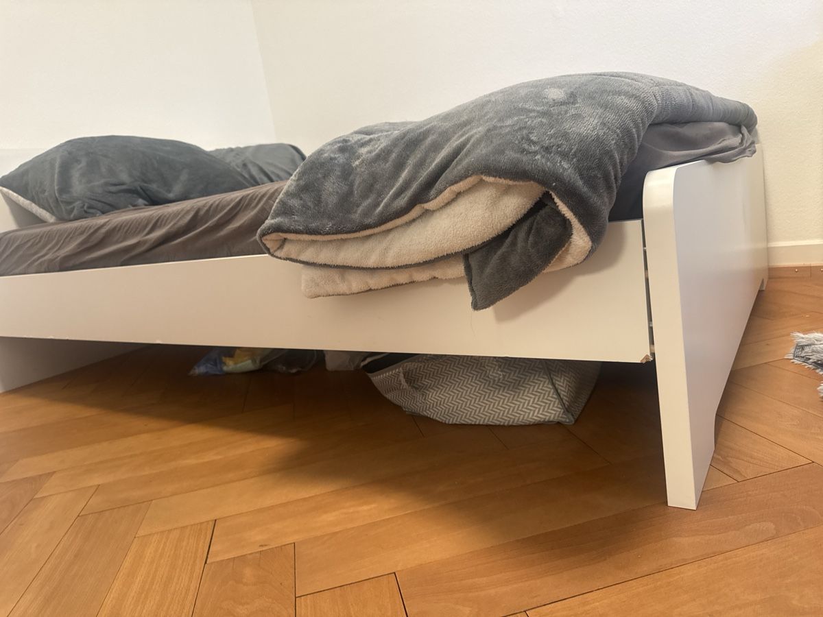 Letti: mBed frame,  Mattress, Cushions, 2 sheets, 4 pillows – Usato da Zürich venduto da sar_kk5w 2