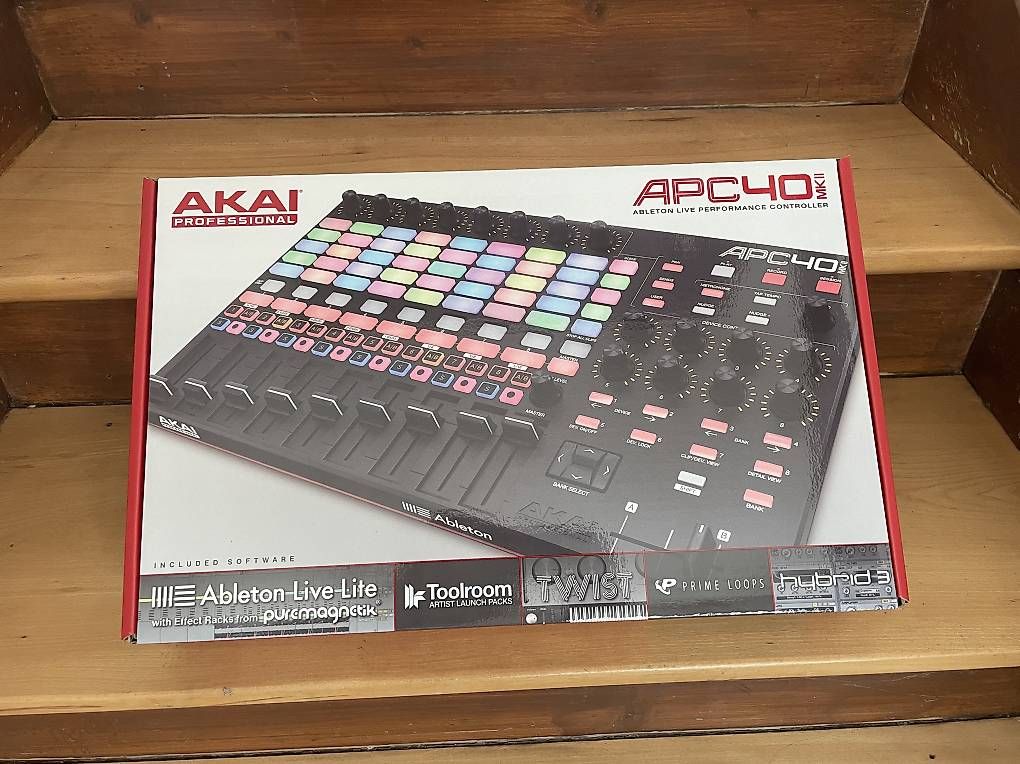 Akai Musikinstrumente: AKAI APC 40 MK2 | Neu und OVP – Neu und originalverpackt aus Horgen von goldfinger1