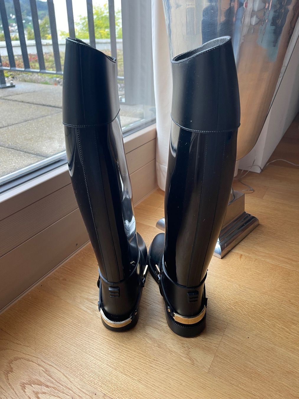 Jimmy Choo Scarpe da donna: Jimmy Choo Regenstiefel - 38 Schwarz – Nuovo (secondo la descrizione) da Küssnacht am Rigi venduto da TheMarket55 2