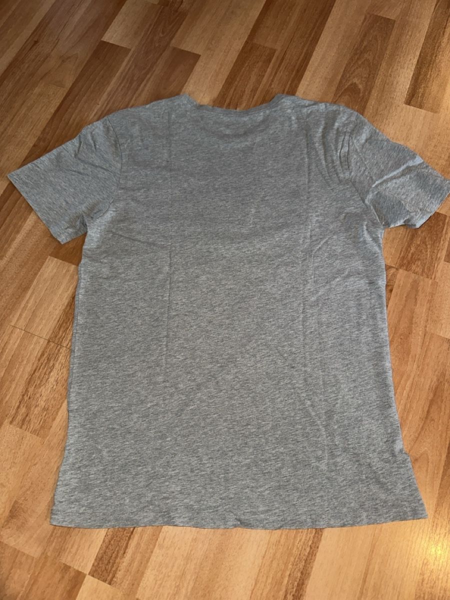 Nike T-Shirts: Nike T-Shirt Tokyo Grösse L einfache Brustbreite 48cm – Gebraucht aus St.Gallen von maierm01 1