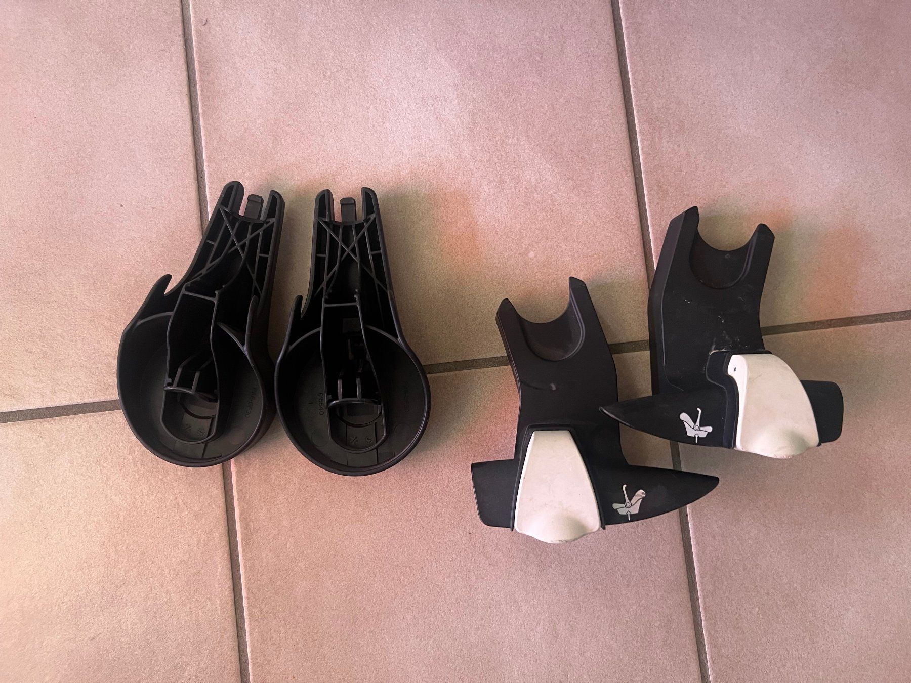 Bugaboo Carrozzine: Nacelle bugaboo bee grise avec 2 capotes et fixations isofix – Usato da Lausanne venduto da ann_g9yl 6