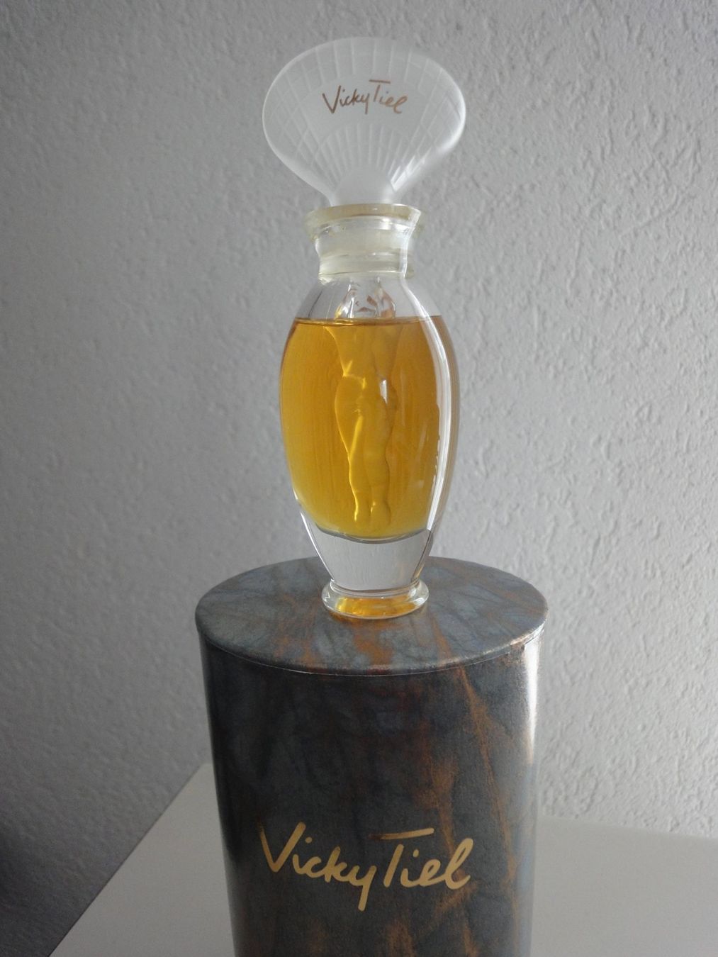 Profumi & Eau de Toilette: Parfum Vicky Tiel, 50ml 77% Vol. 1.7 Fl.oz. – Nuovo (secondo la descrizione) da Biel/Bienne venduto da 07helios032 3