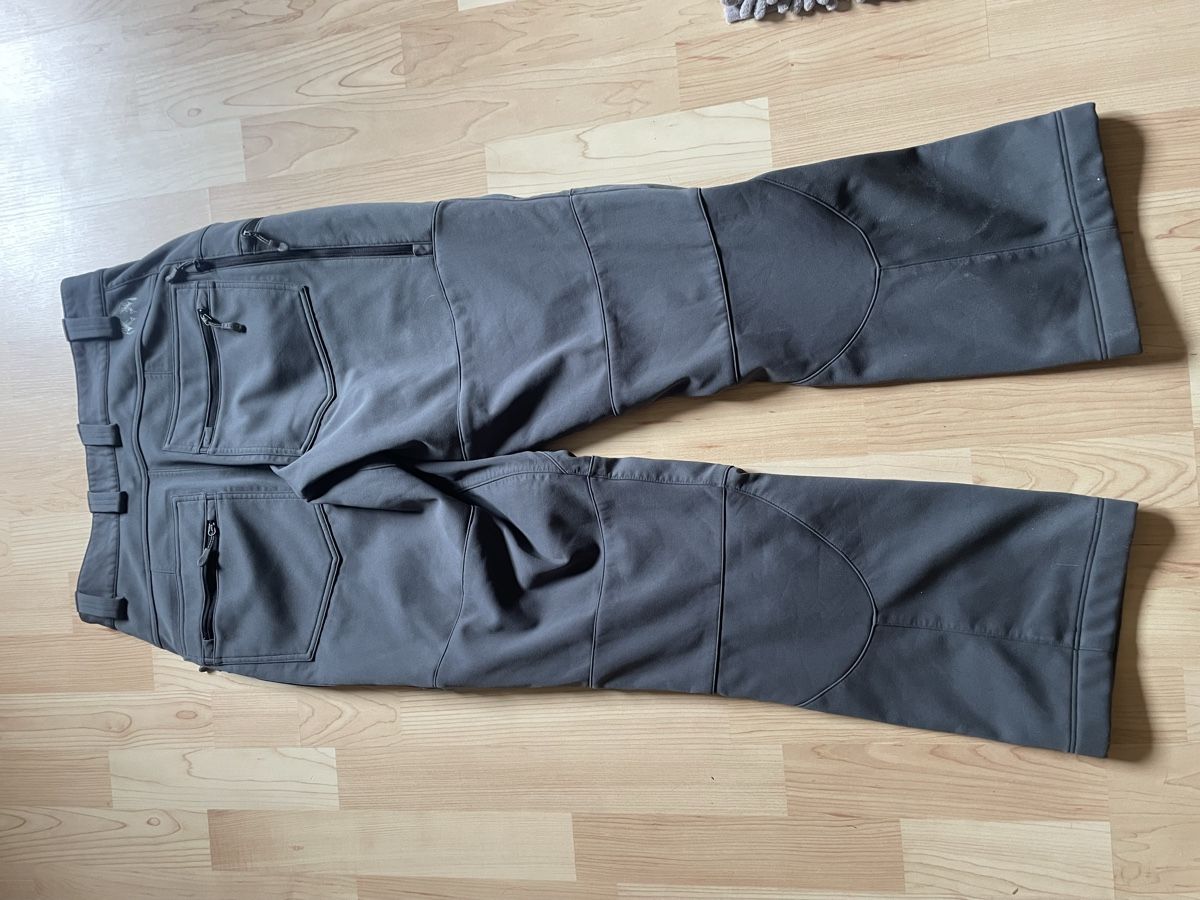 Pantaloni: Pantalon Kuiu  – Usato da Charmey (Gruyère) venduto da Crem88 1