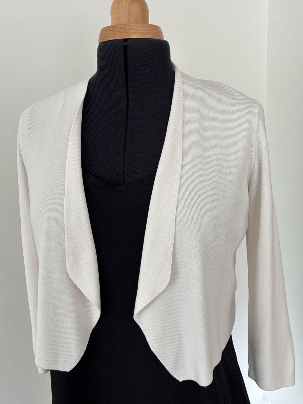Bolero: kurze Strickjacke von comma in Gr 40 – Usato da Davos Platz venduto da nanigl