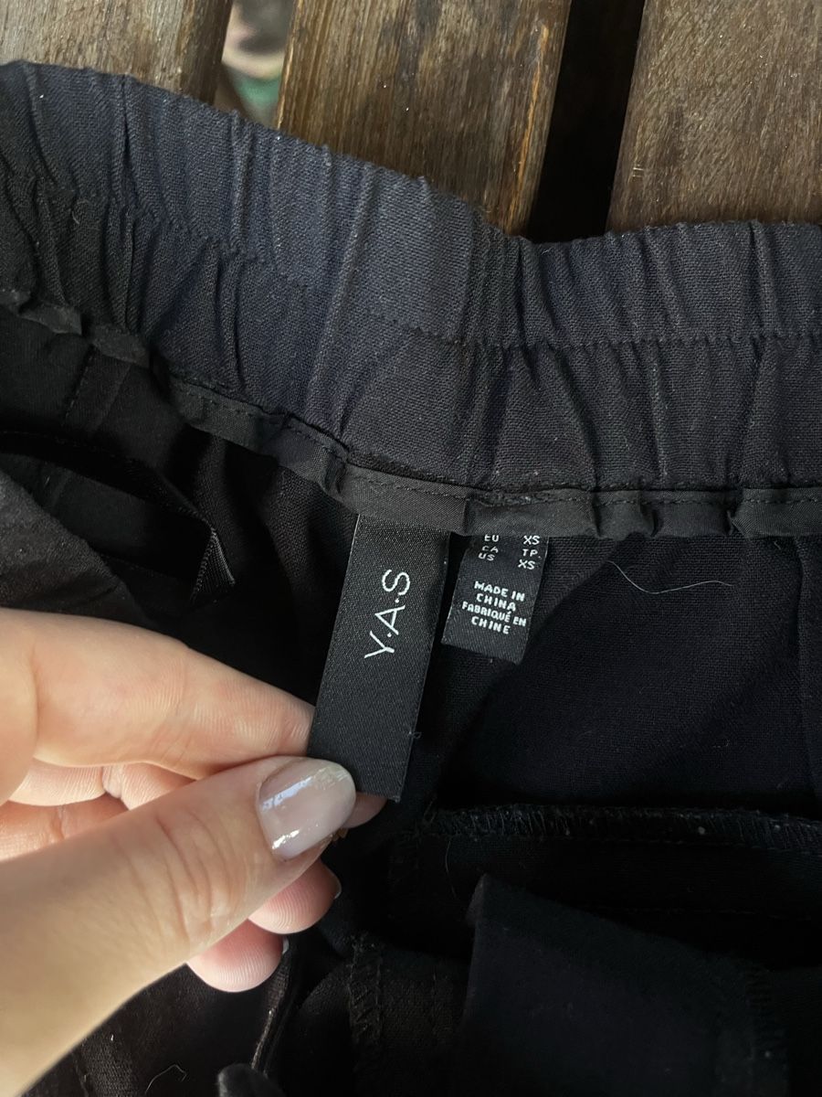 Pantaloni: Kurze Anzugshose in Schwarz – Usato da Zürich venduto da gio_zyc9 1