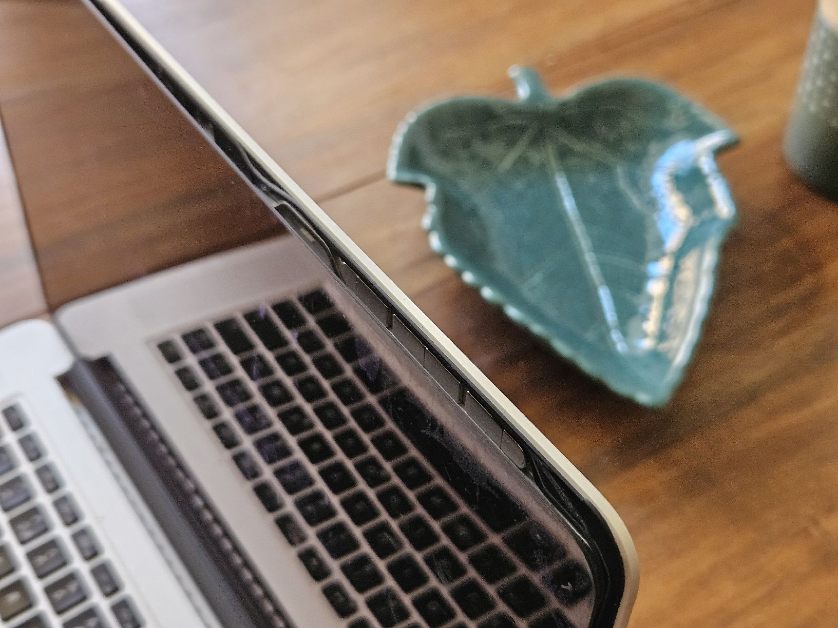 Apple Notebooks: Macbook Pro défectueux pour pièces – Defekt aus Fontaines-sur-Grandson von akell 7