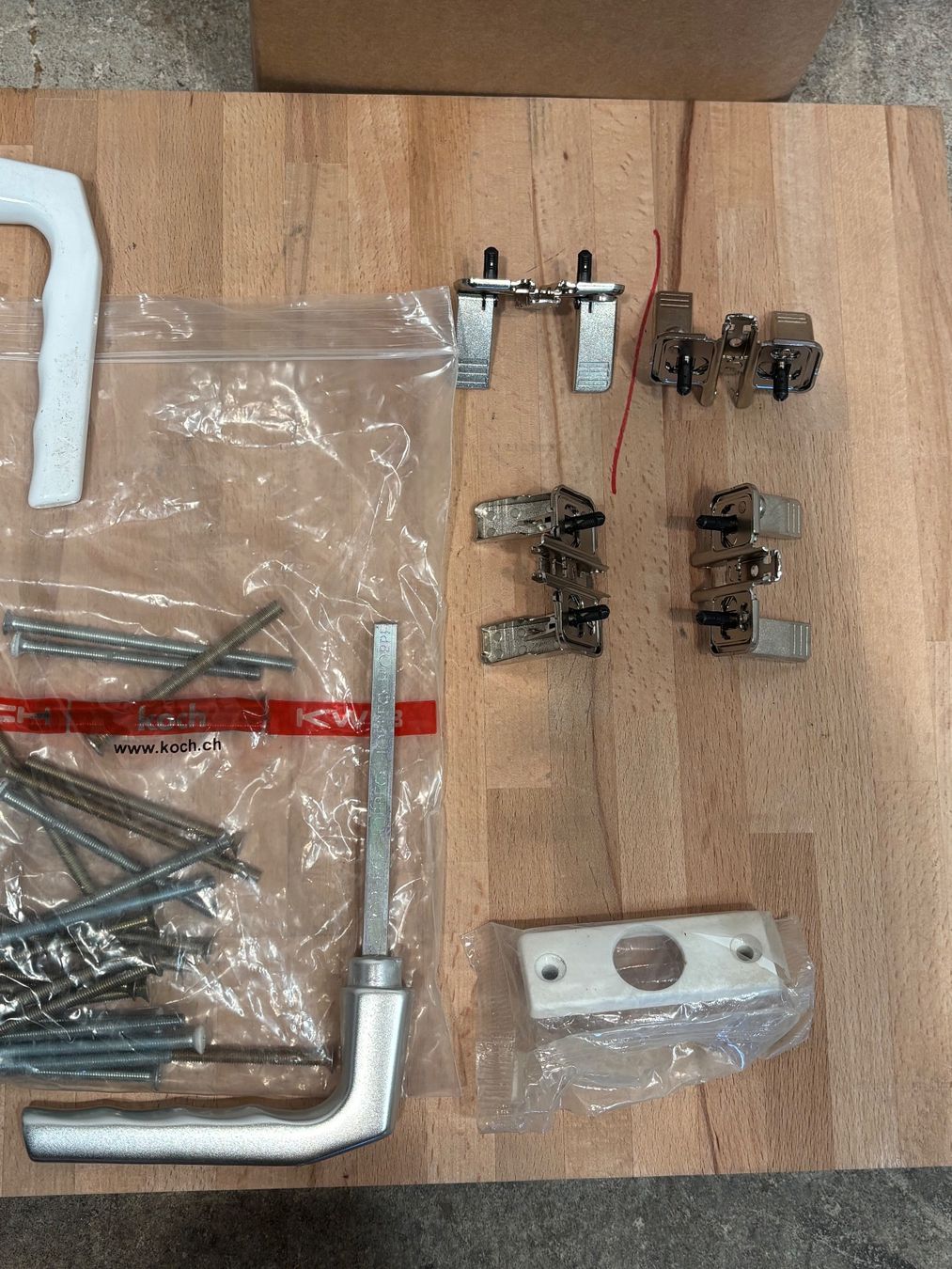 Ferramenta: Ganzer Posten Topfbänder & Fenstergriffe, Türgarnitur – Usato da Winterthur venduto da ReUse_Baumarkt 8