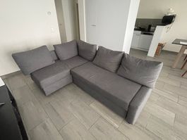 Canapé lit + 5 coussins  à retirer avant le 27 aout à midi.