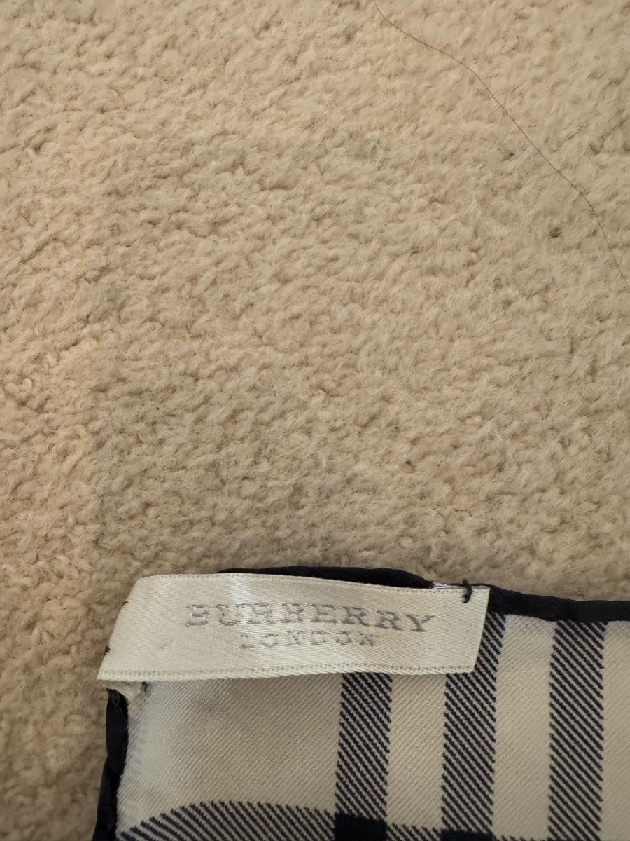 Burberry Foulard & Sciarpe: Original Burberry Seidenfoulard – Usato da Binz venduto da kratzer01 1