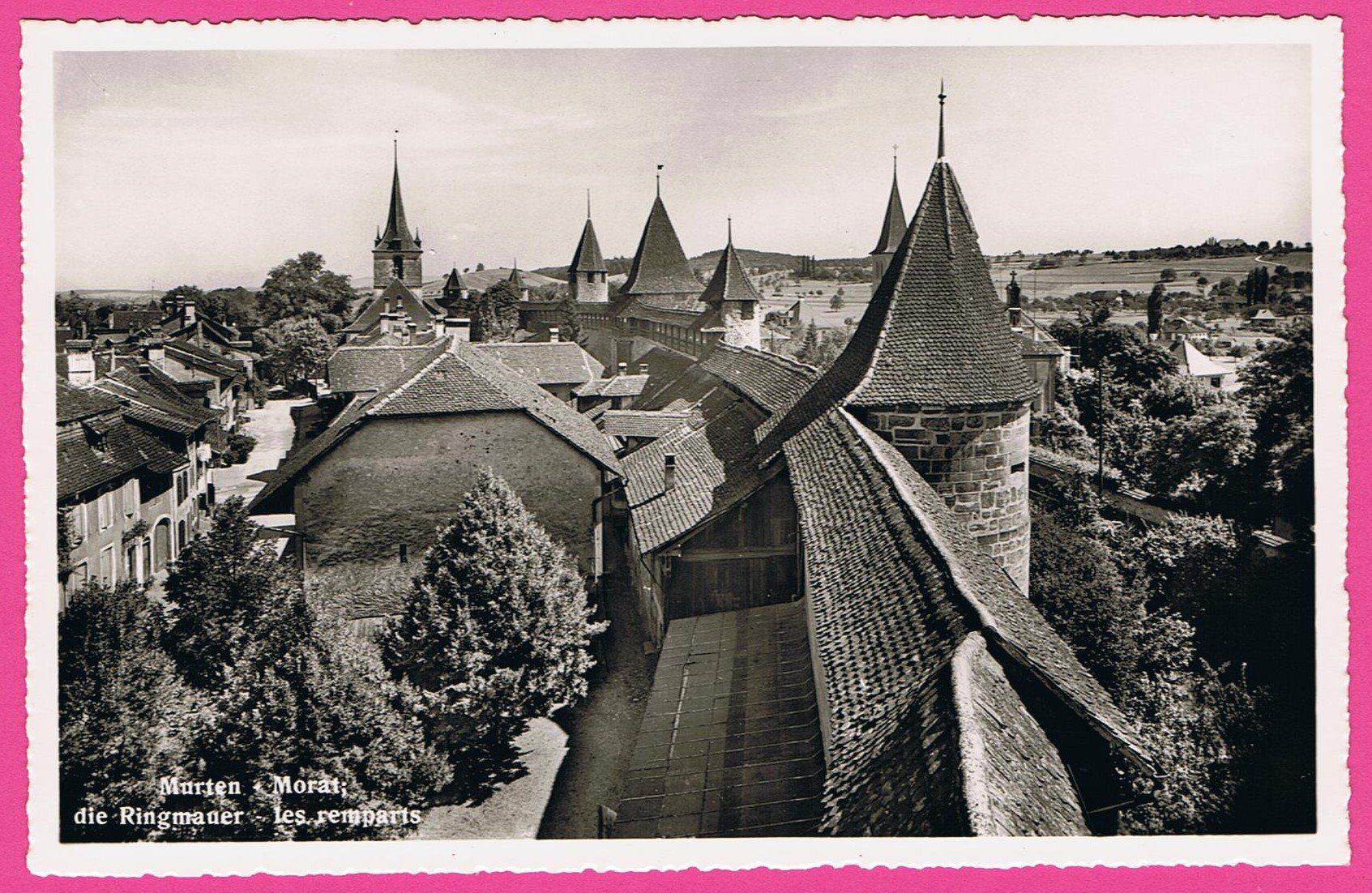 Cartes postales: Murten Morat die Ringmauer / Hotel Krone Murten – D'occasion à Einsiedeln par dillie