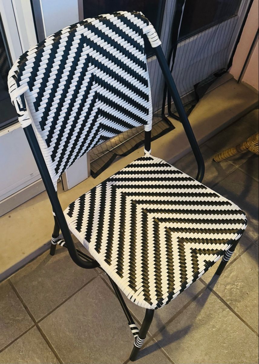 Sedie: Sedia impilabile design zigzag bianco nero – Usato da Volketswil venduto da mau_9pxs