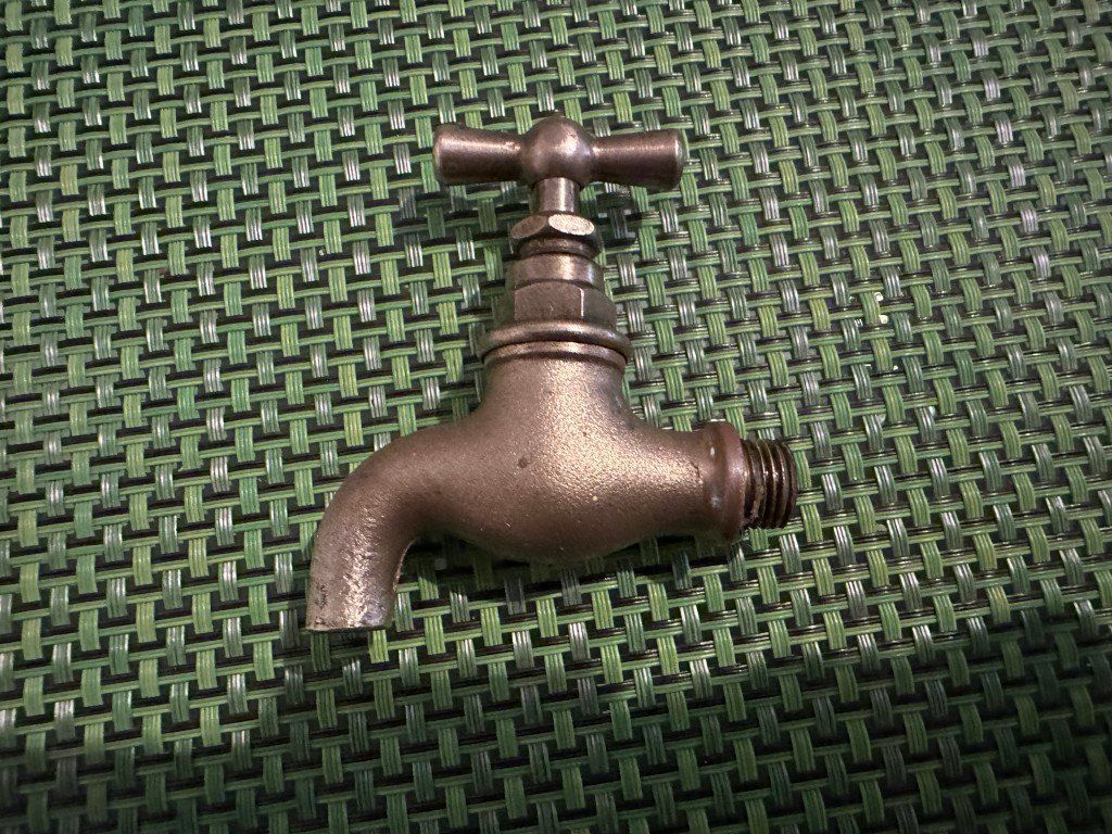 Rubinetteria: Kleiner Mini Wasserhahn Messing gebraucht – Usato da Brunnen venduto da 23068 1