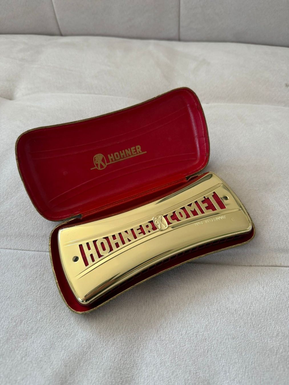Hohner Strumenti musicali: Hohner Comet Mundharmonika golden mit Etui – Usato da Sevelen venduto da ant_2vtf
