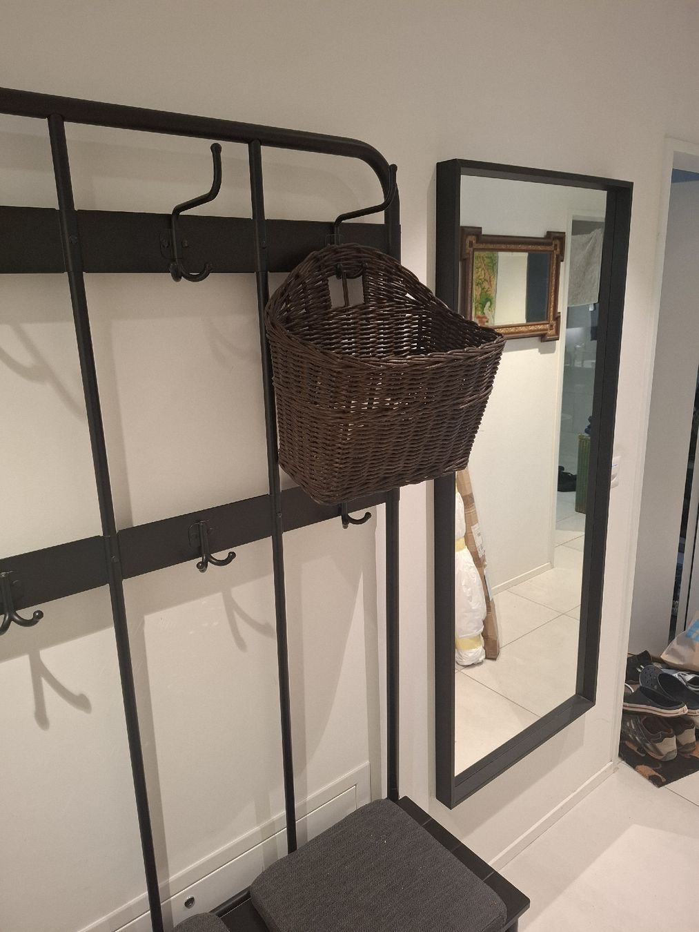 Ikea Porte manteau: Garderobe m. Körben und Spiegel•IKEA PINNIG•Spiegel Nissedal – D'occasion à Ottenbach par Rasenmaeeher 1