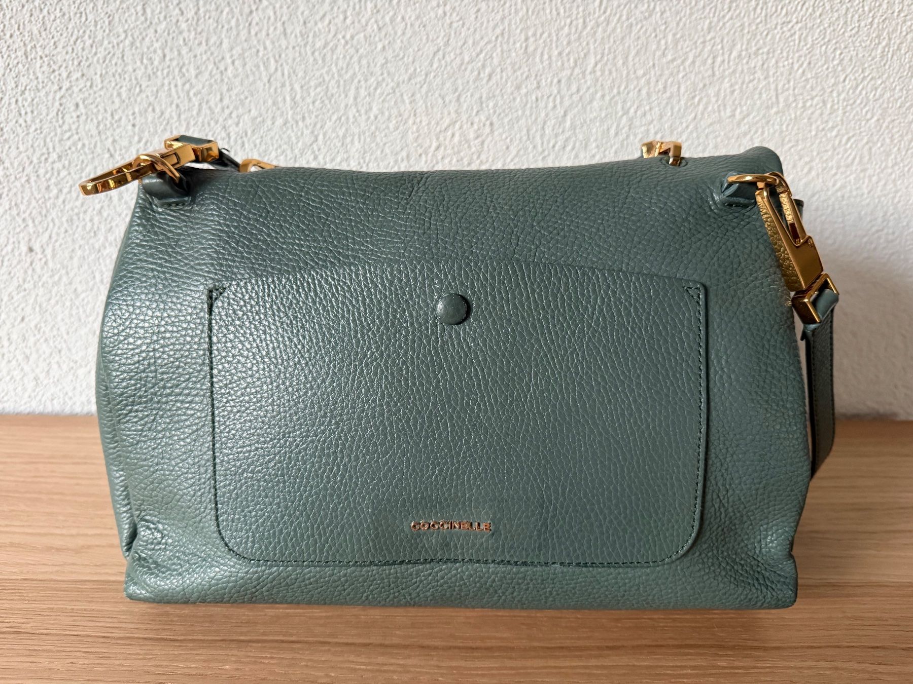 Coccinelle Taschen für Damen: Coccinelle Tasche grün – Defekt aus Kloten von ble_78dj 1
