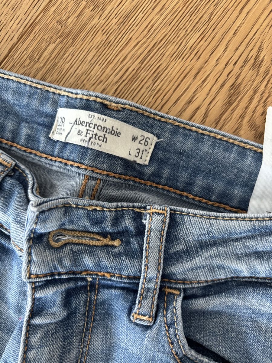 Abercrombie Jeans: Abercrombie & Fitch Jeans – Usato da Buttisholz venduto da Melsan 1
