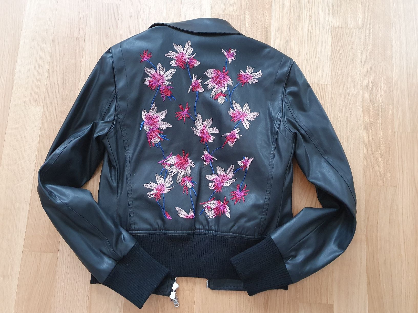 Patrizia Pepe Jacken: Frühlingsjacke - Patrizia Pepe mit Blumenprint – Neu (gemäss Beschreibung) aus Wettingen von __Dom__