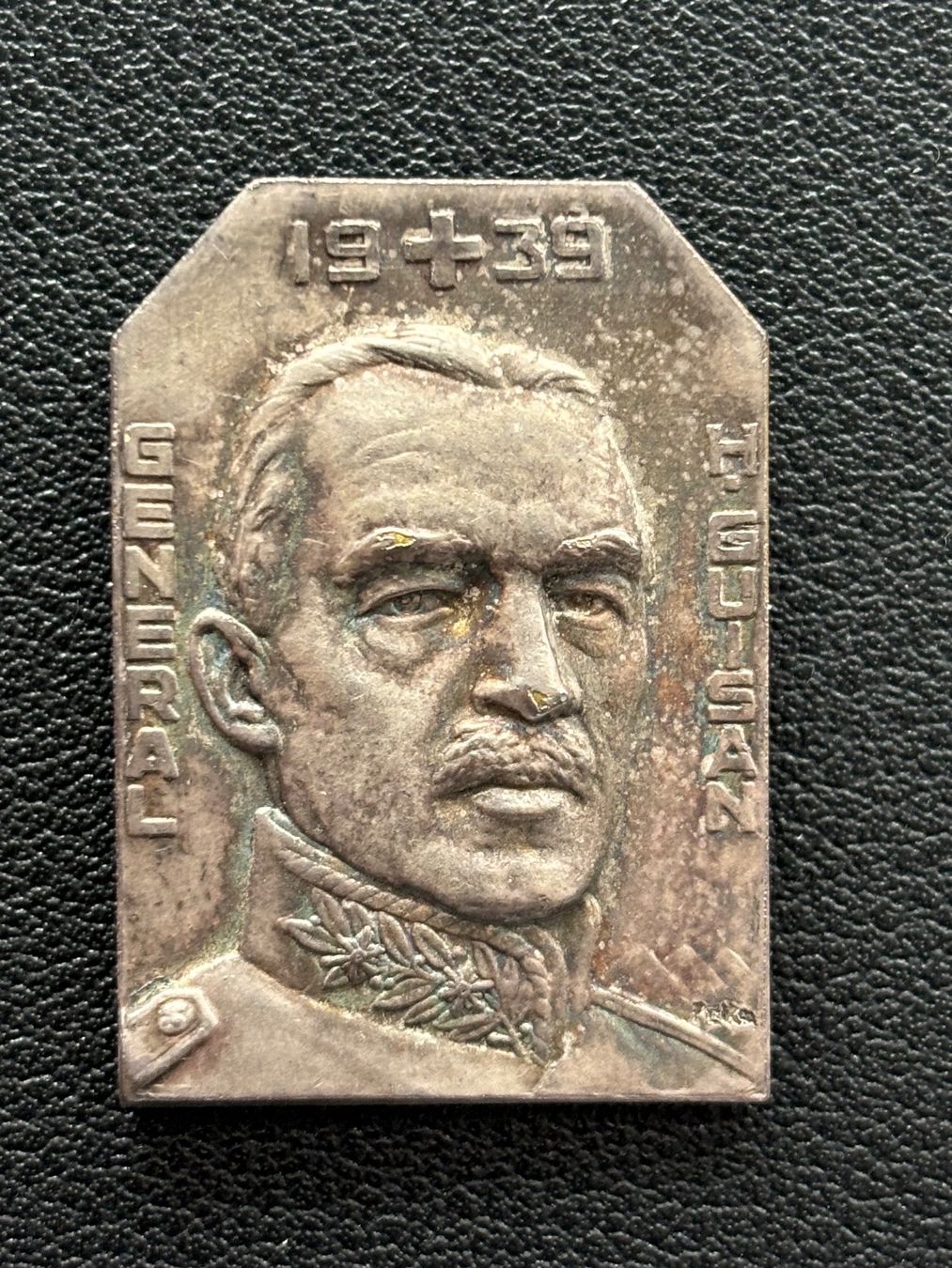 Spille & Fermagli: médaillon/ broche argentée Général Guisan – Usato da Clarens venduto da Scottoara