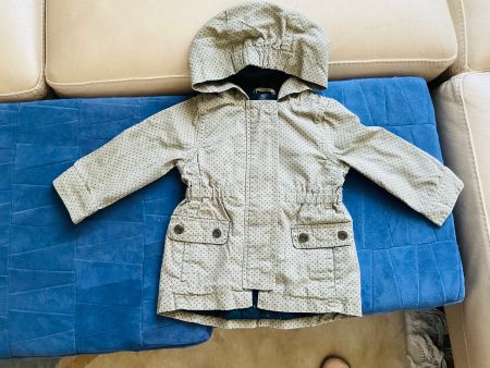 Adorable Veste bébé GAP à capuche , taille 6-12 mois