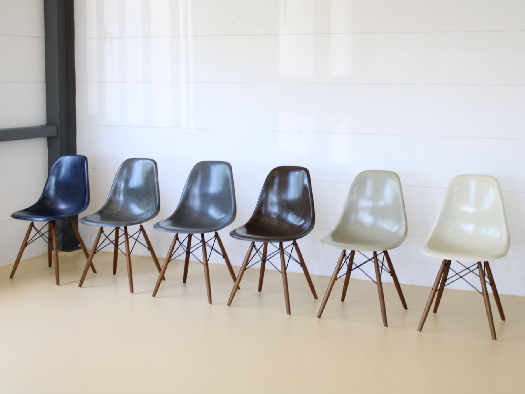 Herman Miller Stühle: Eames Fiberglas Stühle, Hermann Miller – Gebraucht aus Meinisberg von atelier_TILIJA