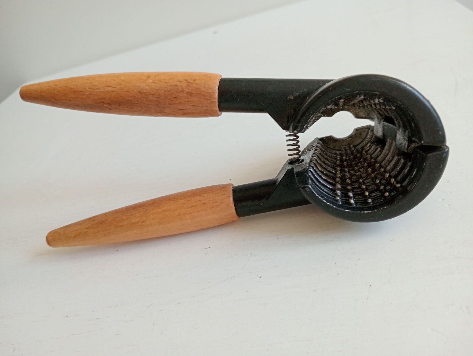 Küchengeräte: Nussknacker Holz/Metall 17cm Top Zustand – Gebraucht aus Allschwil von Evgeniia78 3