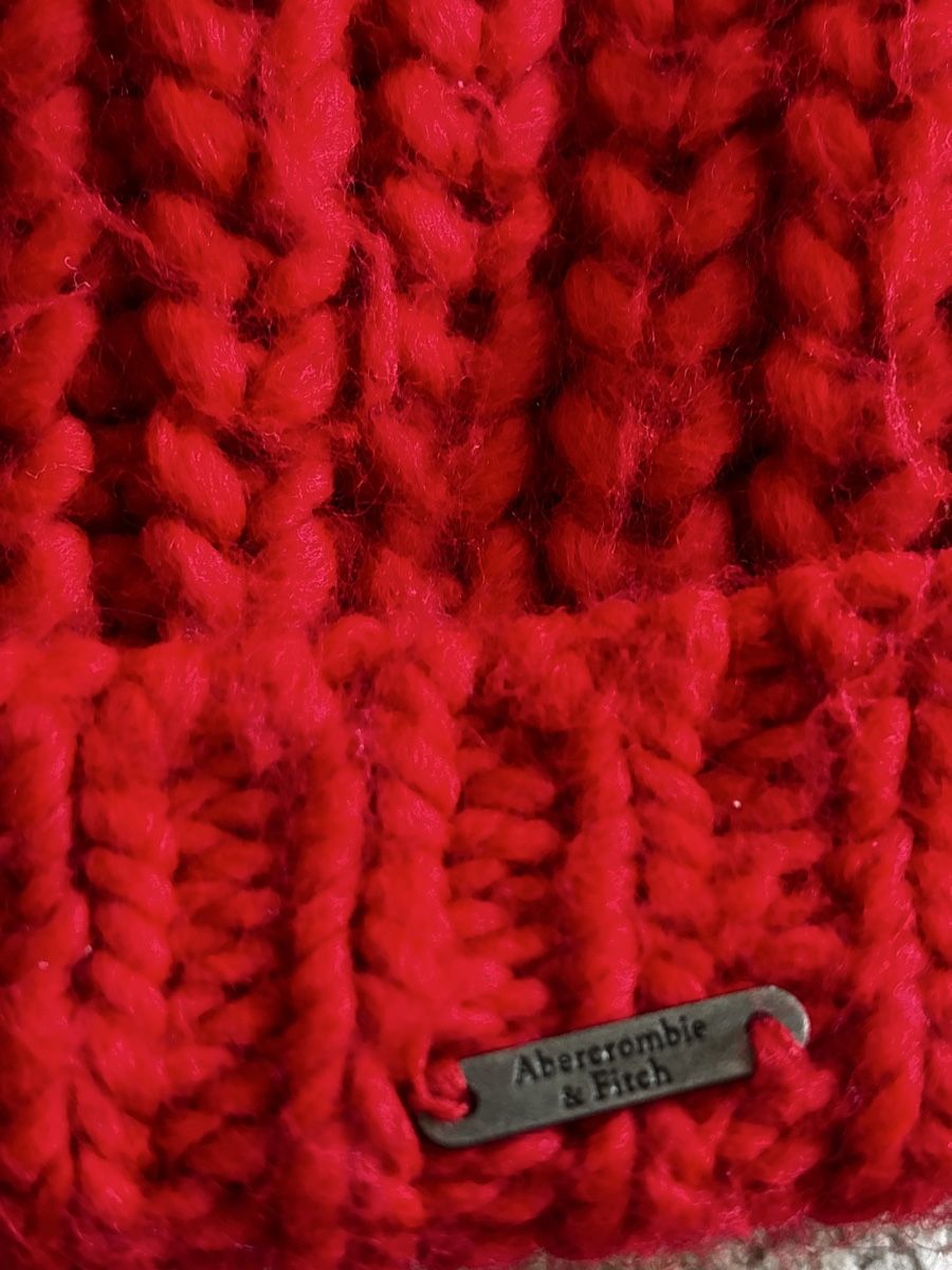 Sonstige Kleidung & Accessoires: Bonnet rouge Abercrombie&Fitch à pompom – Gebraucht aus Bulle von lfr_gfx8 1