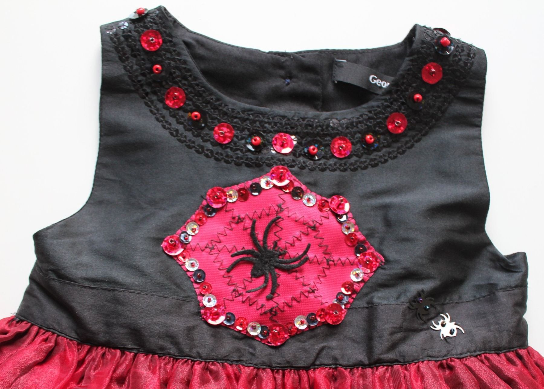 Costumi: Costume sorcière / Hexe t. 2 - 3 ans – Usato da Peseux venduto da CoolShoping 3