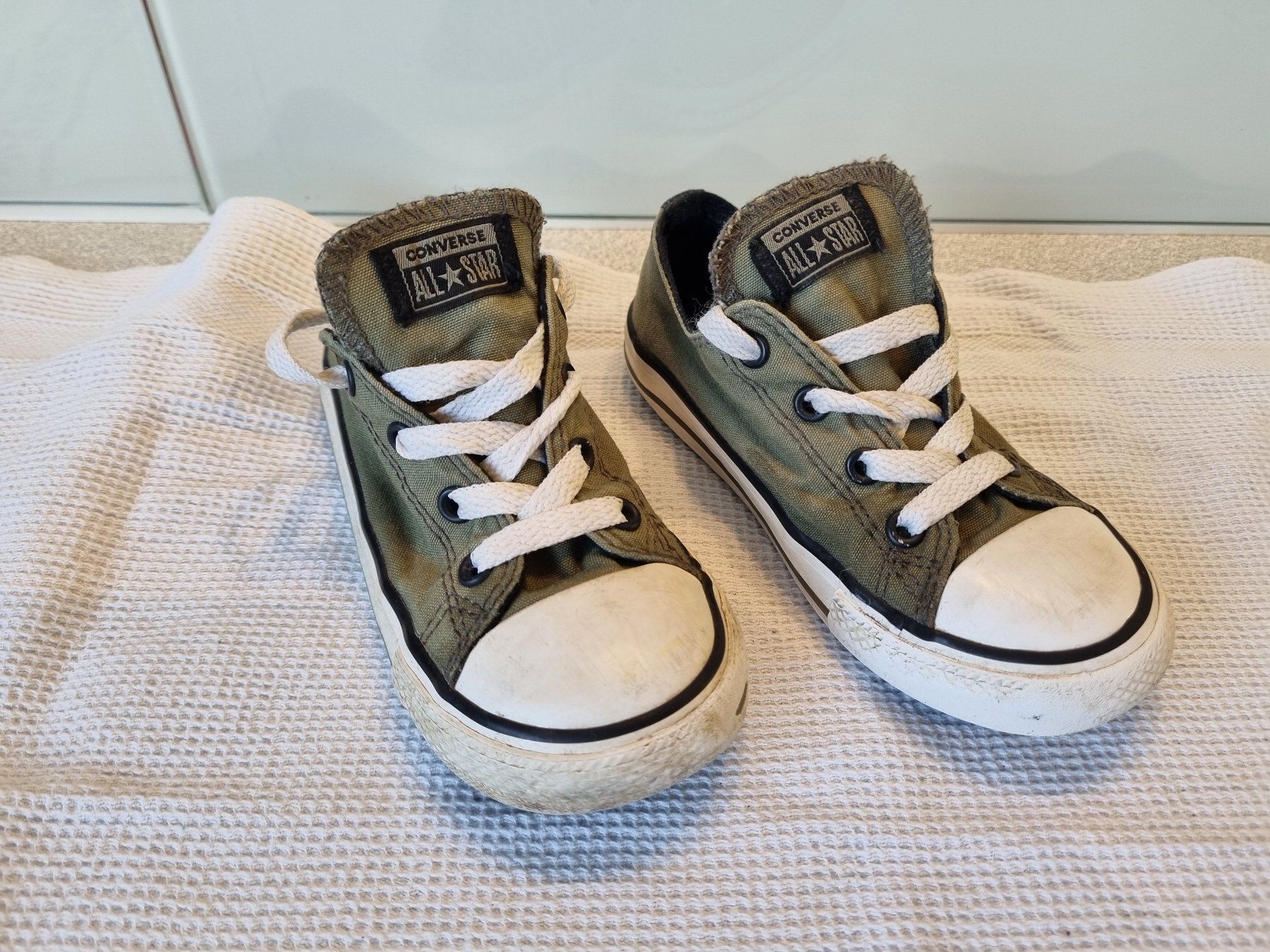 Converse Scarpe da uomo: Converse Sneakers, olivgrün. Grösse 25 – Usato da Hinterkappelen venduto da Anbal