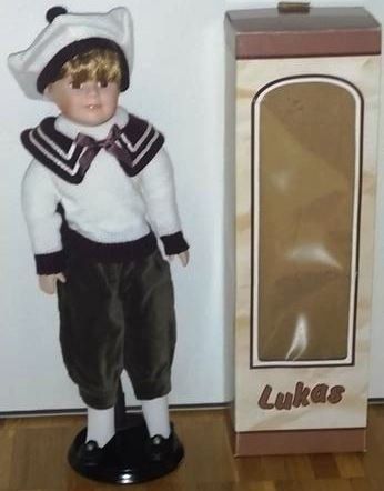 Puppen: Porzellanpuppe Lukas mit Ständer – Neu und originalverpackt aus Zürich von 1980ale 1