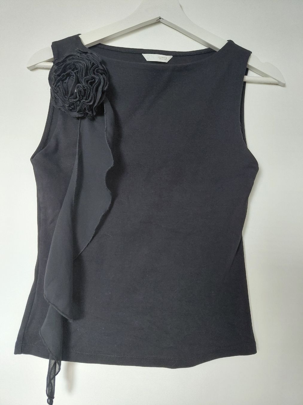 Zara Tops: Wunderschönes Top von Zara mit Blütenapplikation – Neu (gemäss Beschreibung) aus Geuensee von sonnenstunden