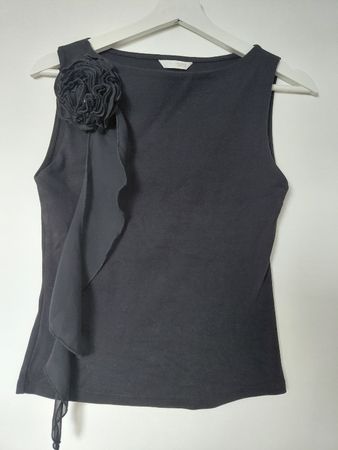 Wunderschönes Top von Zara mit Blütenapplikation