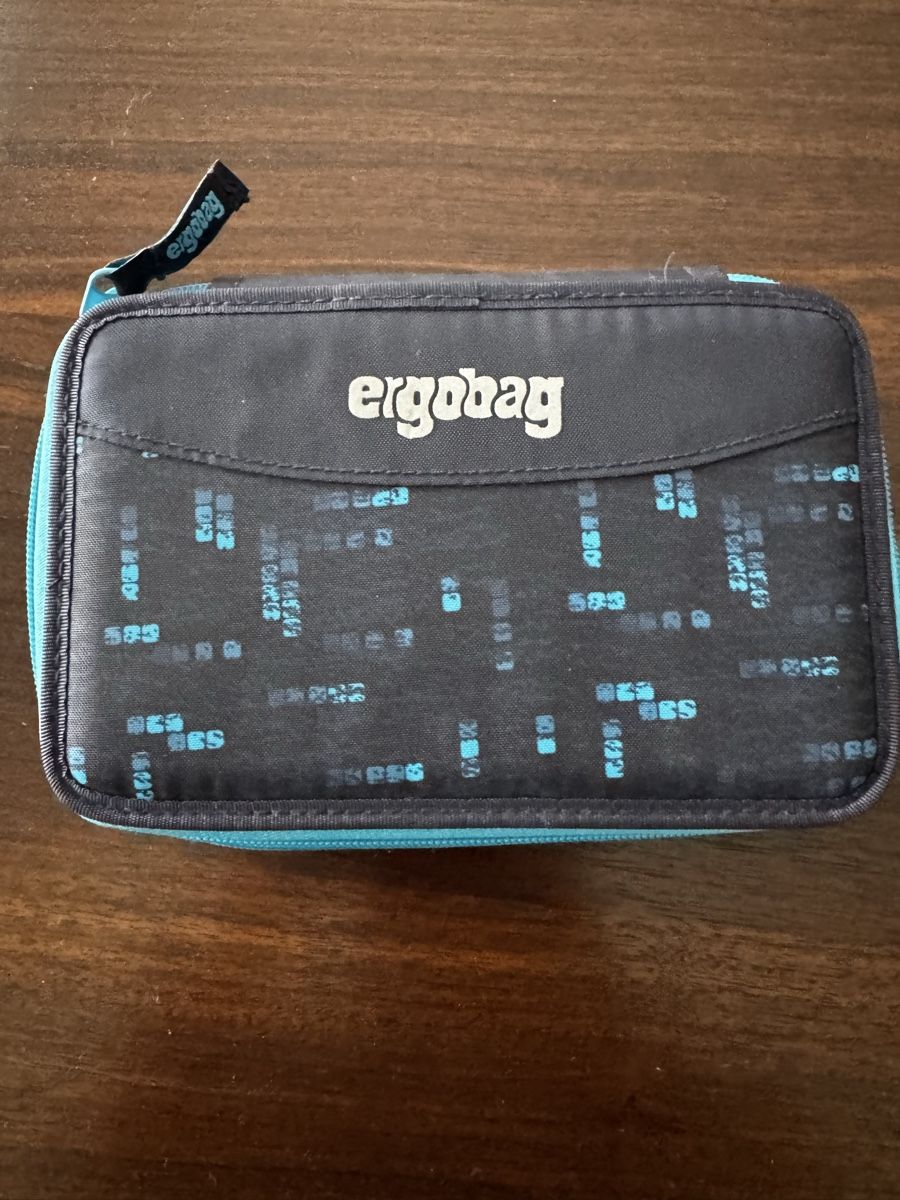 Ergobag Astucci : Ergobag Federmäppchen blau schwarz gebrauchter Zustand – Usato da würenlingen venduto da Buddy1001 1
